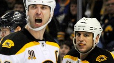 Chára po návrate do NHL s gólom. V predĺžení však bol pomalý, a tak Boston prehral s Buffalom