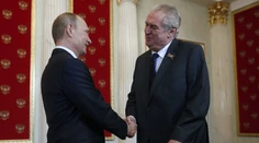 Sankcie voči Rusku sa čoskoro skončia, povedal Zeman Putinovi