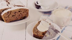 Banánový chlebík s čokoládou a orieškami