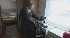 Má po sedemdesiatke, pri požiari takmer prišiel o dom, už desať rokov vychováva troch vnukov