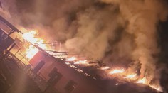 Polícia vyšetruje nočný požiar. Dva rodinné domy niekto pravdepodobne zapálil úmyselne