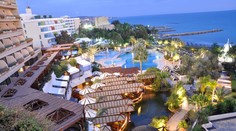 Cestovné kancelárie riešia kuriózne sťažnosti Slovákov. Málo slané more, veľa rýb či riasy na pláži