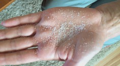 Nie je soľ ako soľ. Posvietili sme si na to, čo máte v soľničkách