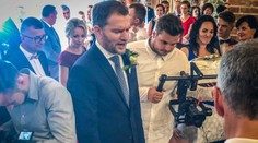 Bez rúšok: Matovič a ďalší politici sa zabávali na svadbe so 150 hosťami