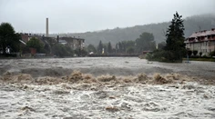 Niektoré časti Rakúska sa dočkali sneženia. Inde vyhlásili oblasti katastrofy