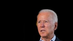 Prísnejšie cestovanie či očkovanie detí. Joe Biden ohlásil zimnú kampaň proti COVID-19