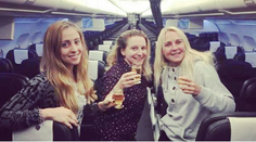 Poriadna párty na palube. Kamarátky mali lietadlo pre seba, a takto si to užili