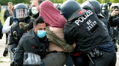 Tisíce Nemcov protestovali proti reštrikciám počas epidémie koronavírusu