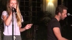 Gény nezaprie. Pozrite si, ako spieva dcéra Gwyneth Paltrow a speváka z Coldplay