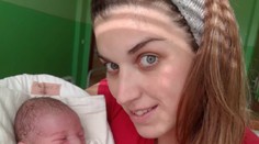 Počas dopravnej špičky začala rodiť, polícia jej asistovala na ceste do pôrodnice