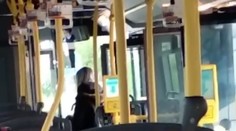 Vodič MHD vyhodil z trolejbusu mladú ženu a zmlátil ju. Chcela si iba kúpiť lístok