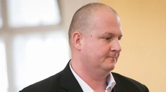 Polícia dnes vrátila poslancovi Krupovi zadržané zbrane