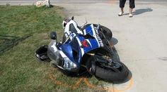 Motorkári zväčša ťahajú za kratší koniec. Tentoraz však zabíjal 18-ročný motocyklista
