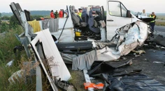 Rumunsko: Desať mŕtvych pri zrážke nákladného auta s minibusom