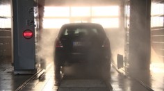 Umývať alebo neumývať? Túto dilemu rieši v zime každý motorista