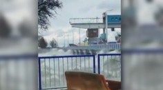 VIDEO: Vietor vyčíňal aj na priehrade v Gabčíkove. Pokojná hladina sa zmenila na rozbúrené more