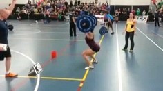 Žena sa precenila: Pri vzpieraní sa takmer prizabila