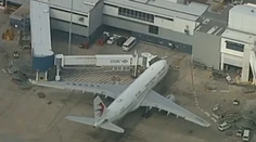 Chvíle strachu počas letu do Sydney. Pri turbulenciách sa zranilo desať ľudí