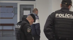 Prežil sedem bodných rán od vlastného syna. Muž čelí obžalobe z pokusu o vraždu