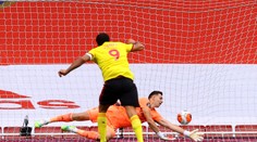 Watford a Bournemouth zostúpili z Premier League, Dúbravka odychytal celý duel s Liverpoolom