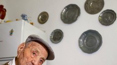 Na raňajky keks a jogurtové mlieko: Vo veku 113 rokov zomrel najstarší muž planéty