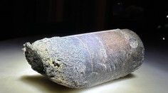 FOTO: Šok pre rodinu z USA. Vesmírny odpad spadol na dom, takmer zasiahol dieťa