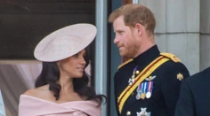 Nervóznu Meghan upokojoval Harry. Pozrite, čo jej povedal