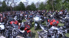 Kňazské rúcha vymenili na motorkárskej púti za kožené bundy