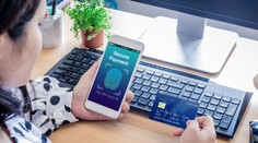 Banky od vás budú môcť žiadať odtlačky prstov či selfie. Únia zavádza novinku