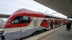 Meškania vlakov sa znížili. Národný dopravca zverejnil 10 najčastejších príčin, prečo dorazia do cieľa neskôr