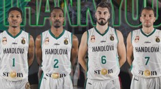 Po štyroch basketbalistov si v Handlovej prišli policajti. V krátkej dobe museli opustiť Slovensko