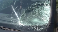 Materinská láska: Hodila sa pred auto, aby zachránila svoje dieťa