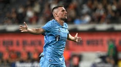 VIDEO: Na Oscara? Mak dostal kurióznu červenú kartu. Jeho súper incident poriadne prikrášlil