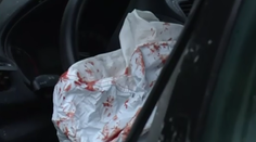 Vážna nehoda: Pred košickým magistrátom narazilo auto do kamióna