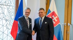 Česko v reakcii na zahraničnú politiku Slovenska odložilo medzivládne konzultácie