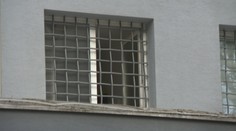 Muž, ktorého našli mŕtveho v cele v Bratislave, bol podozrivý z týrania. Údajne ho udusil spoluväzeň