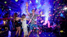 VIDEO: Ako na Silvestra bez pandémie: Mladí vzali po uvoľnení opatrení nočné kluby útokom