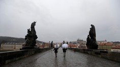 Ruskí diplomati, ktorých vyhostilo Česko, opustia Prahu v nedeľu