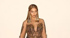 Beyoncé v šatách, ktoré by si iná žena neobliekla. Šťastie, že sa nezranila