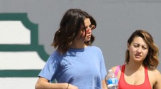 Selena Gomez po tréningu. To je ale ploché bruško