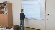 Školy zaplavili mobily, tablety a počítače. Dáta ukazujú, že to má aj svoje negatíva