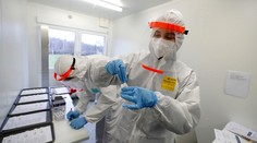 Aj v sobotu pribudli tisíce nových prípadov nákazy koronavírusom a 14 obetí