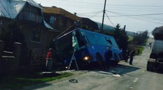 Na východe sa čelne zrazil plný autobus s nákladným autom, zasahoval aj vrtuľník