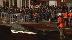 Austrálsky aktivista sa nechal zaživa pochovať pod rušnou cestou, Aborigéni ho vysmiali