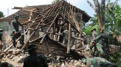 Silné zemetrasenie zabilo v Indonézii štyroch ľudí, otrasy poškodili najmenej 223 domov