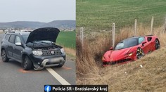 Na D4 sa zrazila Dacia s Ferrari. Športové auto skončilo v jarku, polícia si neodpustila uštipačný komentár