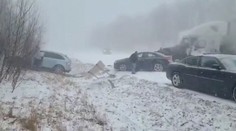 VIDEO: Pri reťazovej nehode v USA zahynuli tri osoby. Desiatky áut nekontrolovane vrážali do seba