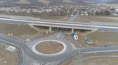 Obchádzanie mosta je minulosťou. Časť R1 pred Lučencom je po polroku konečne plne prejazdná