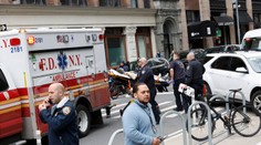 Muž sa zapálil pred súdom na Manhattane, kde prebieha proces s Trumpom