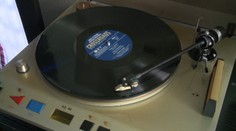 Platne sú opäť v kurze. V čom sú lepšie ako CD-čká?